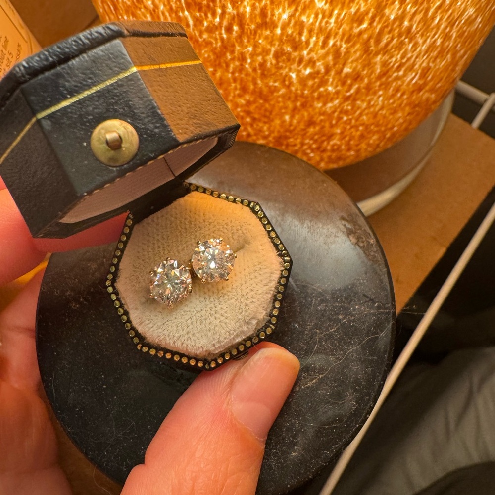 Diamond stud earrings! 1.86-2CTW